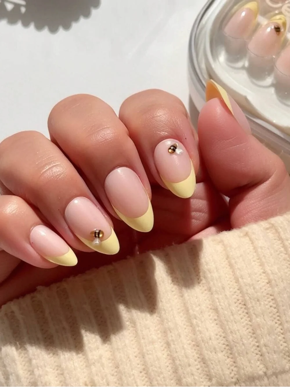 NIB Celebritips 3D Honey Bee Yellow French Almond Press On Nails 32pc